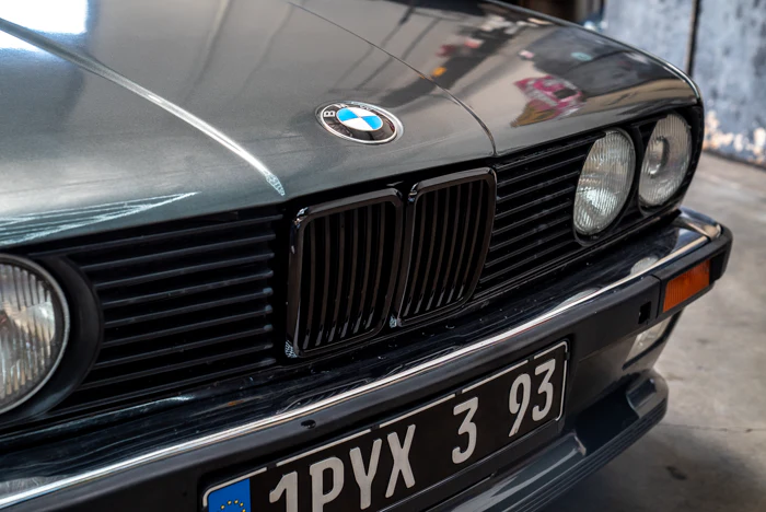 Garagistic - E30 Gloss Black Kidney Grill - Aftermarket Replacement (51131945877) - Image 3